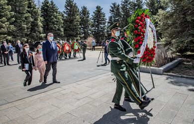 Руководство ШОС почтило память героев Великой Отечественной войны 